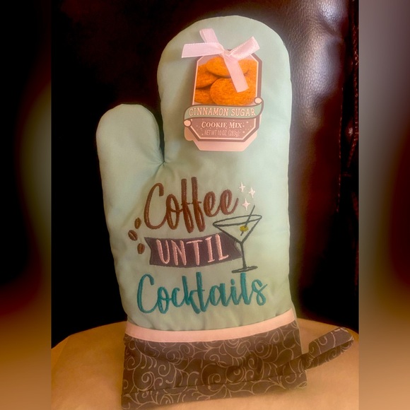 COFFEE UNTIL COCKTAILS Oven Mitt With Cinnamon Sugar Cookie Mix - Picture 7 of 11
